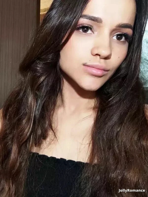Elvina Profile image 3